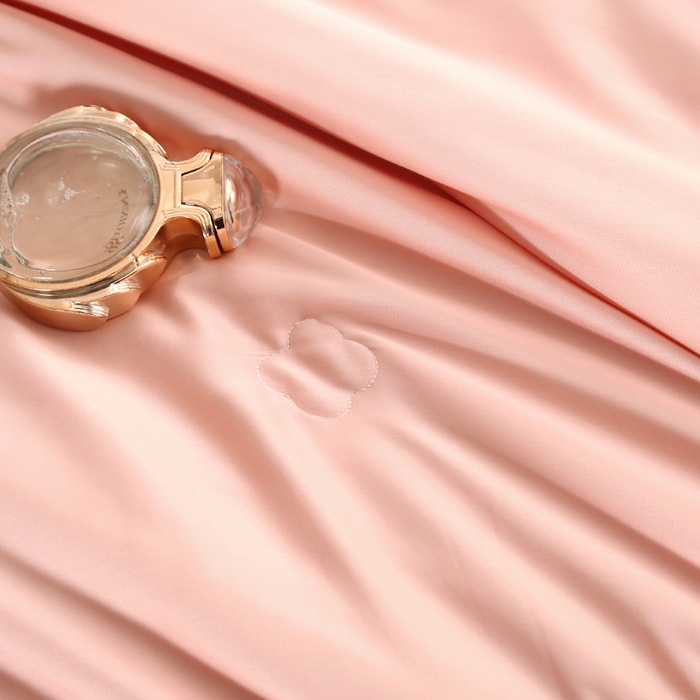 91家纺网 家纺一手货源 找家纺 薇玛仕 2026春夏新款镂空款60天丝莱赛尔蚕丝纯色夏凉被空调被 西柚粉