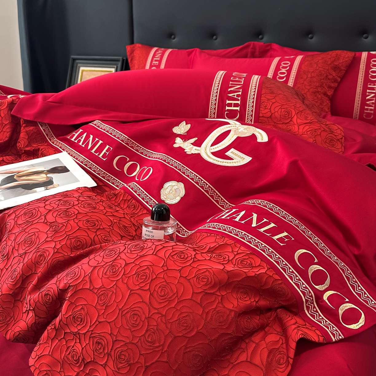 91家纺网 家纺一手货源 找家纺 置顶家纺 2026新款香芙亲肤提花刺绣四件套 香芙-大红