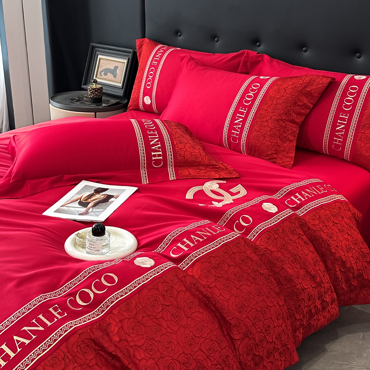 91家纺网 家纺一手货源 找家纺 置顶家纺 2026新款香芙亲肤提花刺绣四件套 香芙-大红