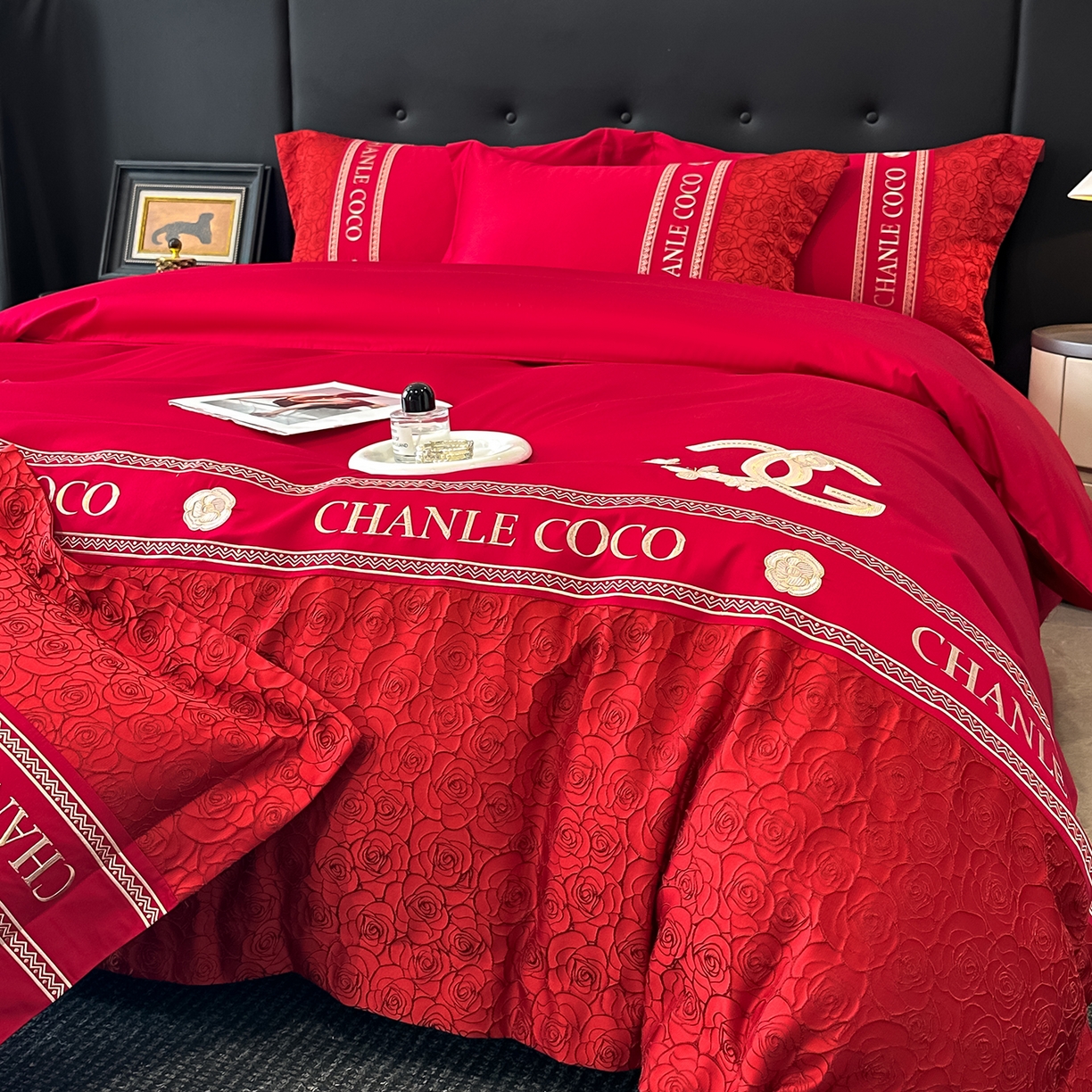 91家纺网 家纺一手货源 找家纺 置顶家纺 2026新款香芙亲肤提花刺绣四件套 香芙-大红