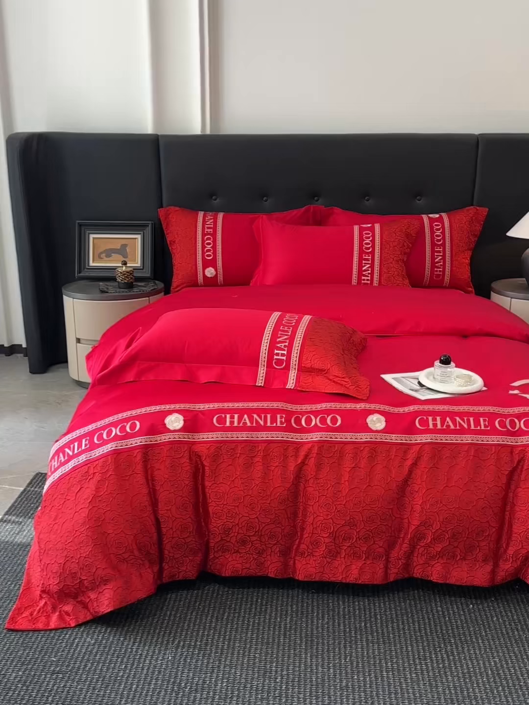 91家纺网 家纺一手货源 找家纺 置顶家纺 2026新款香芙亲肤提花刺绣四件套 香芙-大红