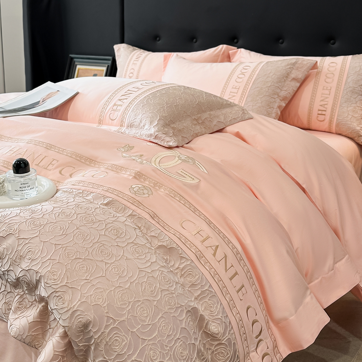 91家纺网 家纺一手货源 找家纺 置顶家纺 2026新款香芙亲肤提花刺绣四件套 香芙-粉