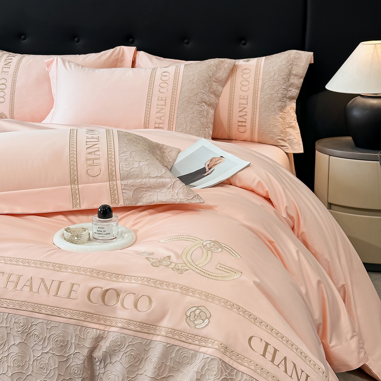 91家纺网 家纺一手货源 找家纺 置顶家纺 2026新款香芙亲肤提花刺绣四件套 香芙-粉