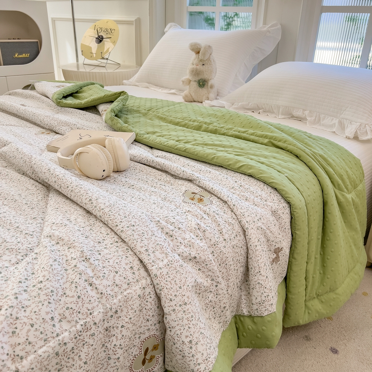 91家纺网 家纺一手货源 找家纺 斯尔顿 2026新款印花夏凉豆豆夏被手工包边被子被芯儿童 春野织梦