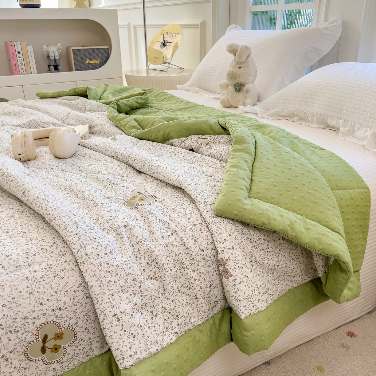 91家纺网 家纺一手货源 找家纺 斯尔顿 2026新款印花夏凉豆豆夏被手工包边被子被芯儿童 春野织梦