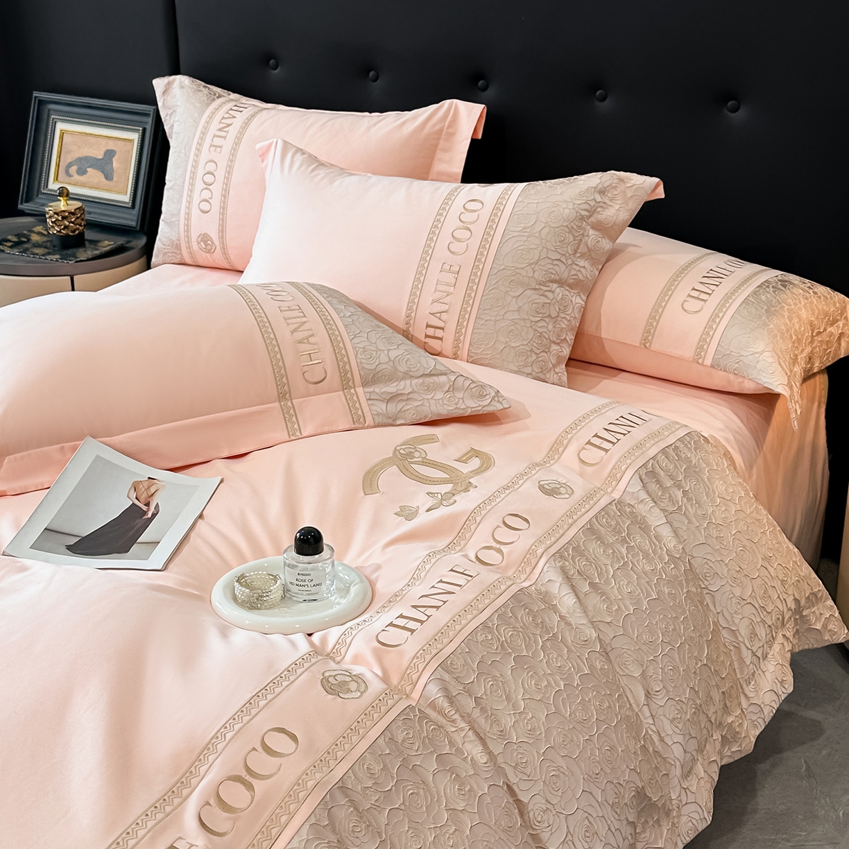 91家纺网 家纺一手货源 找家纺 置顶家纺 2026新款香芙亲肤提花刺绣四件套 香芙-粉