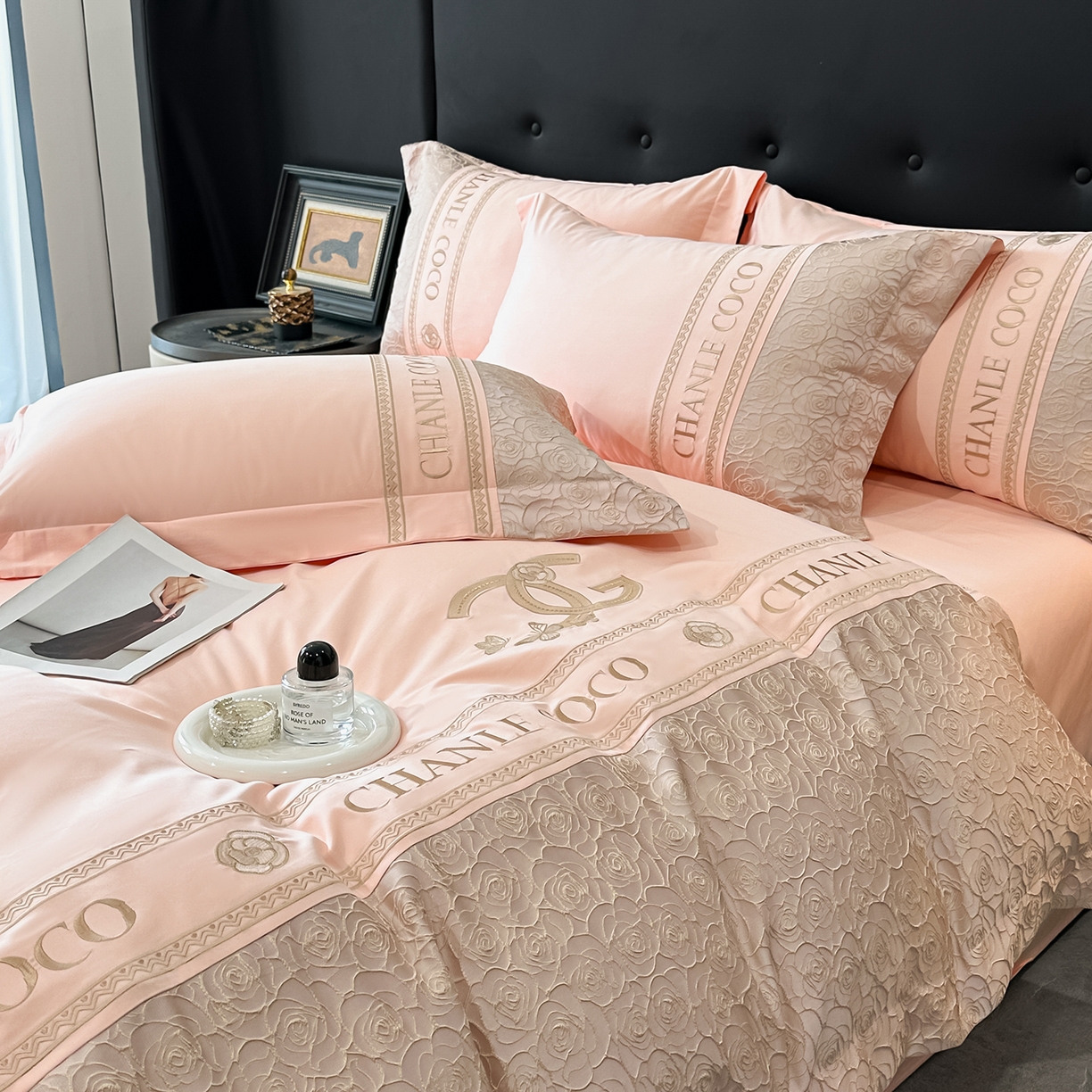 91家纺网 家纺一手货源 找家纺 置顶家纺 2026新款香芙亲肤提花刺绣四件套 香芙-粉