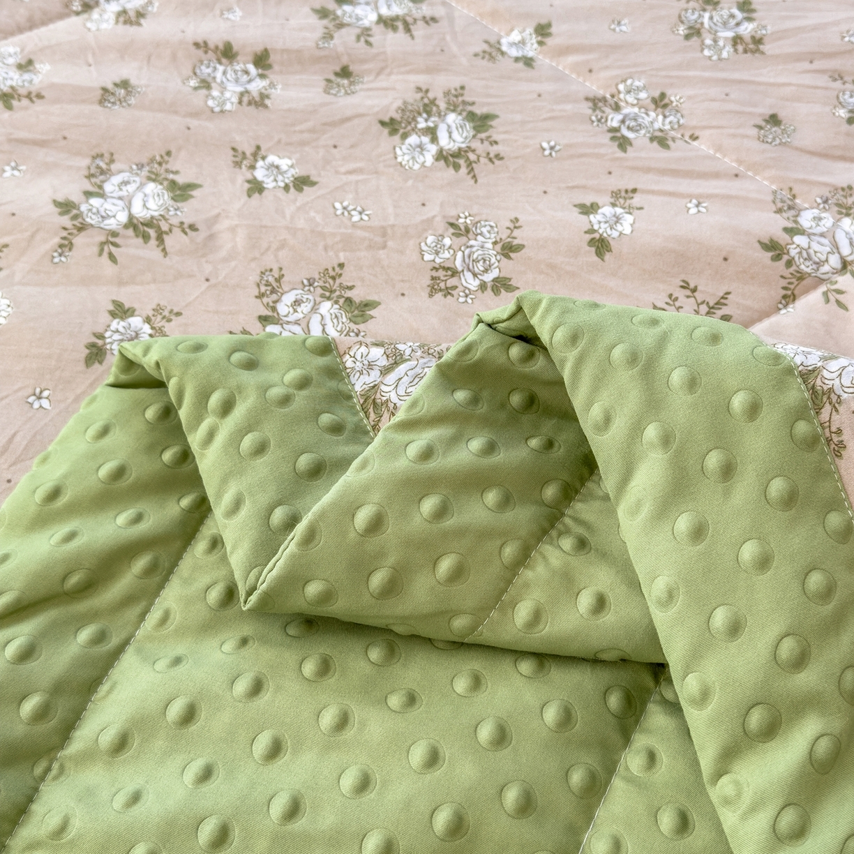 91家纺网 家纺一手货源 找家纺 斯尔顿 2026新款印花夏凉豆豆夏被手工包边被子被芯儿童 幽兰拿铁