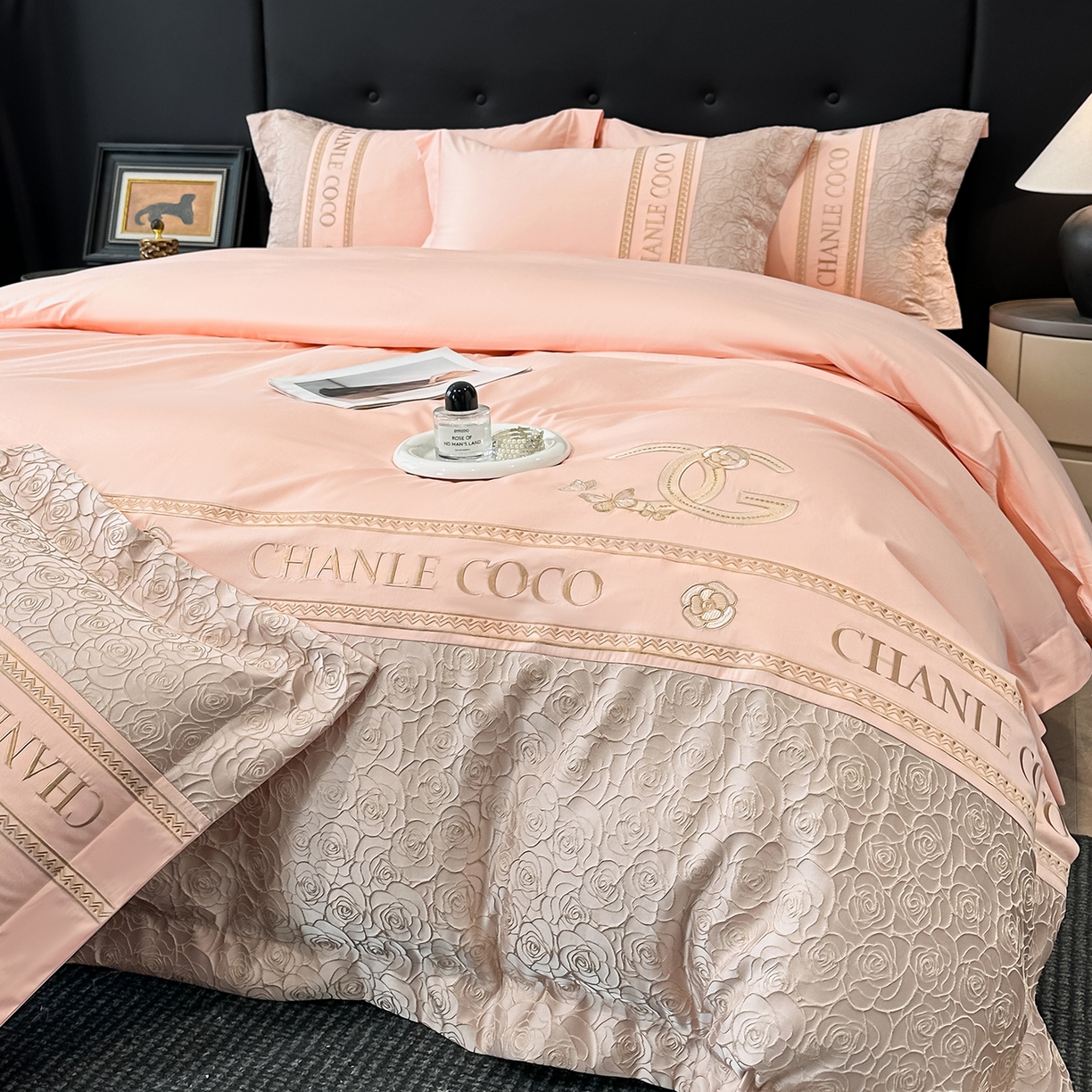 91家纺网 家纺一手货源 找家纺 置顶家纺 2026新款香芙亲肤提花刺绣四件套 香芙-粉