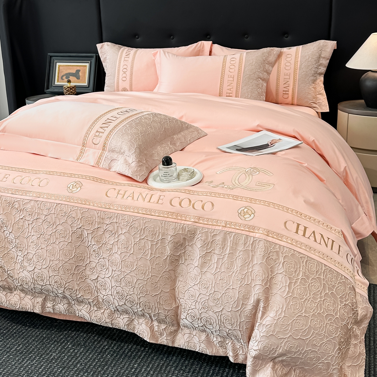 91家纺网 家纺一手货源 找家纺 置顶家纺 2026新款香芙亲肤提花刺绣四件套 香芙-粉