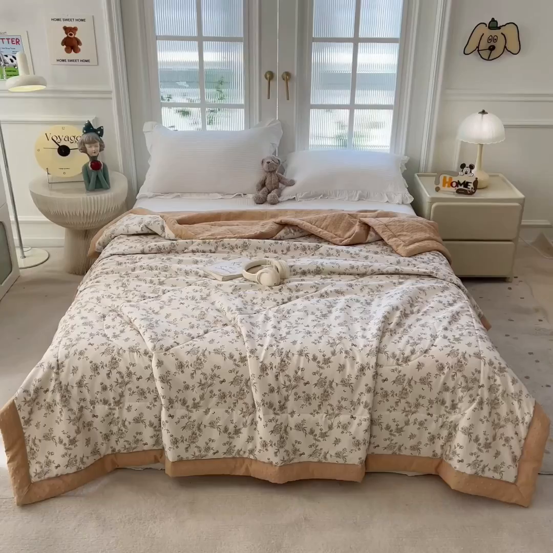 91家纺网 家纺一手货源 找家纺 斯尔顿 2026新款印花夏凉豆豆夏被手工包边被子被芯儿童 塞纳花影