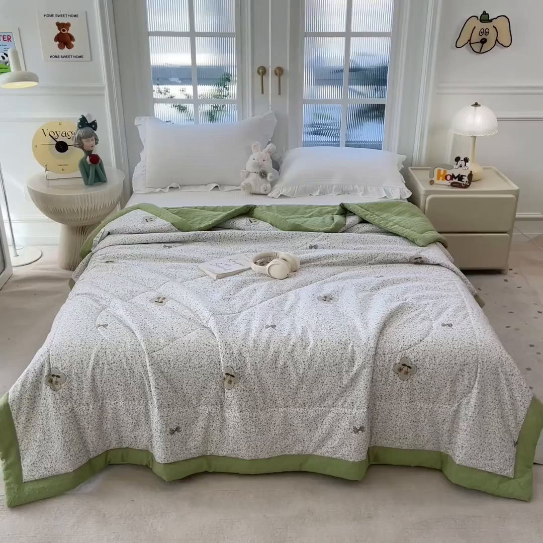91家纺网 家纺一手货源 找家纺 斯尔顿 2026新款印花夏凉豆豆夏被手工包边被子被芯儿童 春野织梦