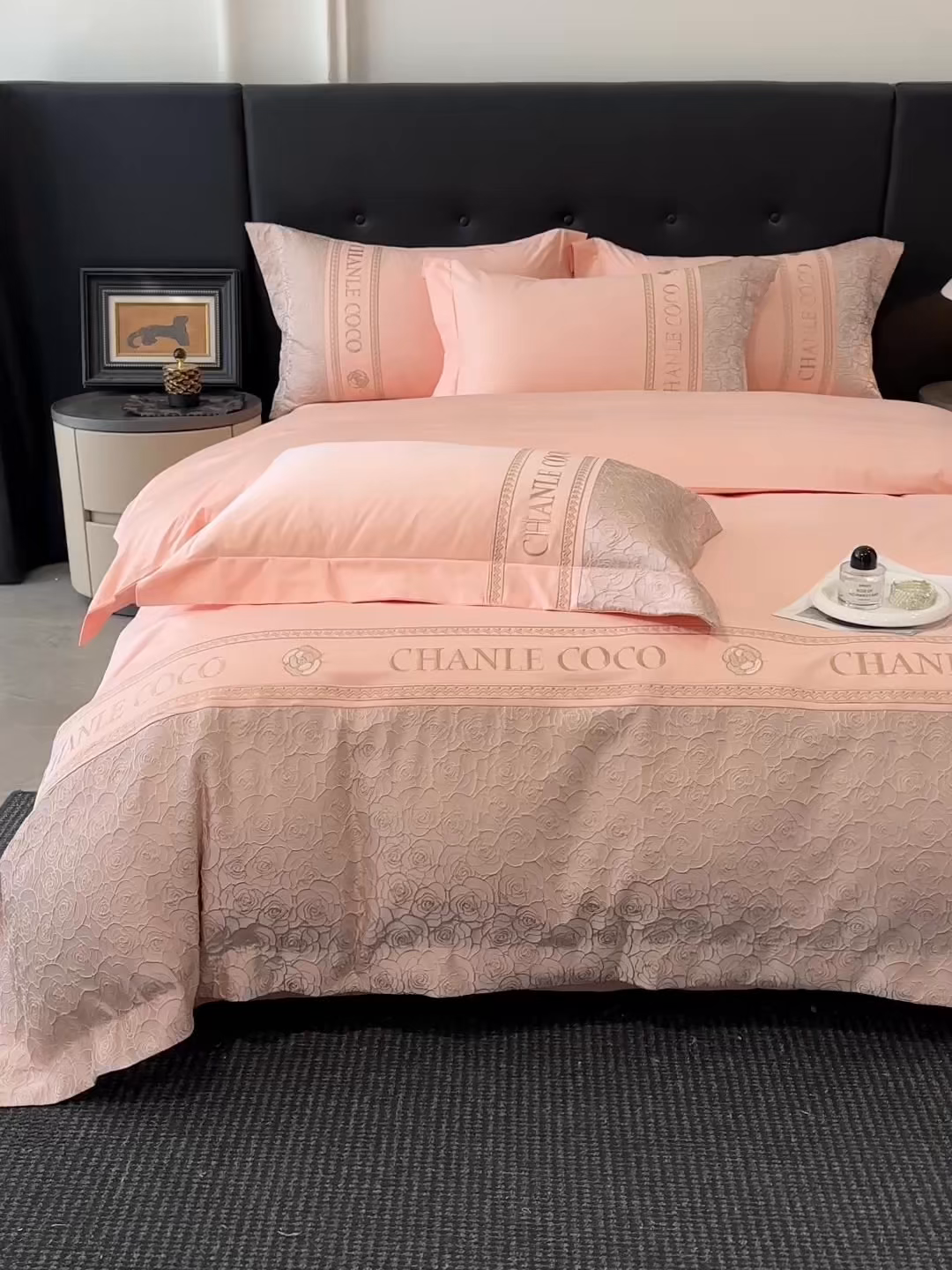 91家纺网 家纺一手货源 找家纺 置顶家纺 2026新款香芙亲肤提花刺绣四件套 香芙-粉