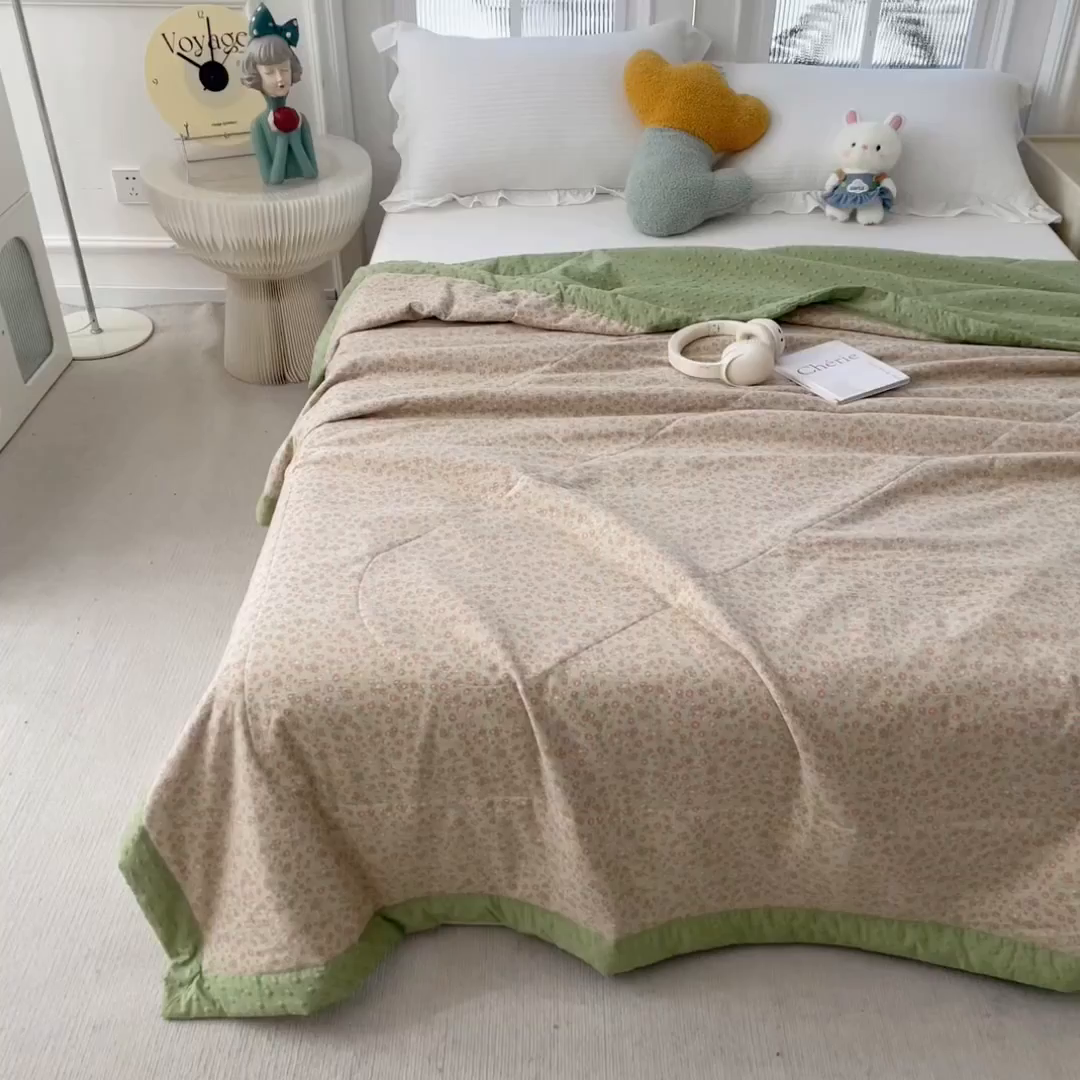 91家纺网 家纺一手货源 找家纺 斯尔顿 2026新款印花夏凉豆豆夏被手工包边被子被芯儿童 半糖主义-绿