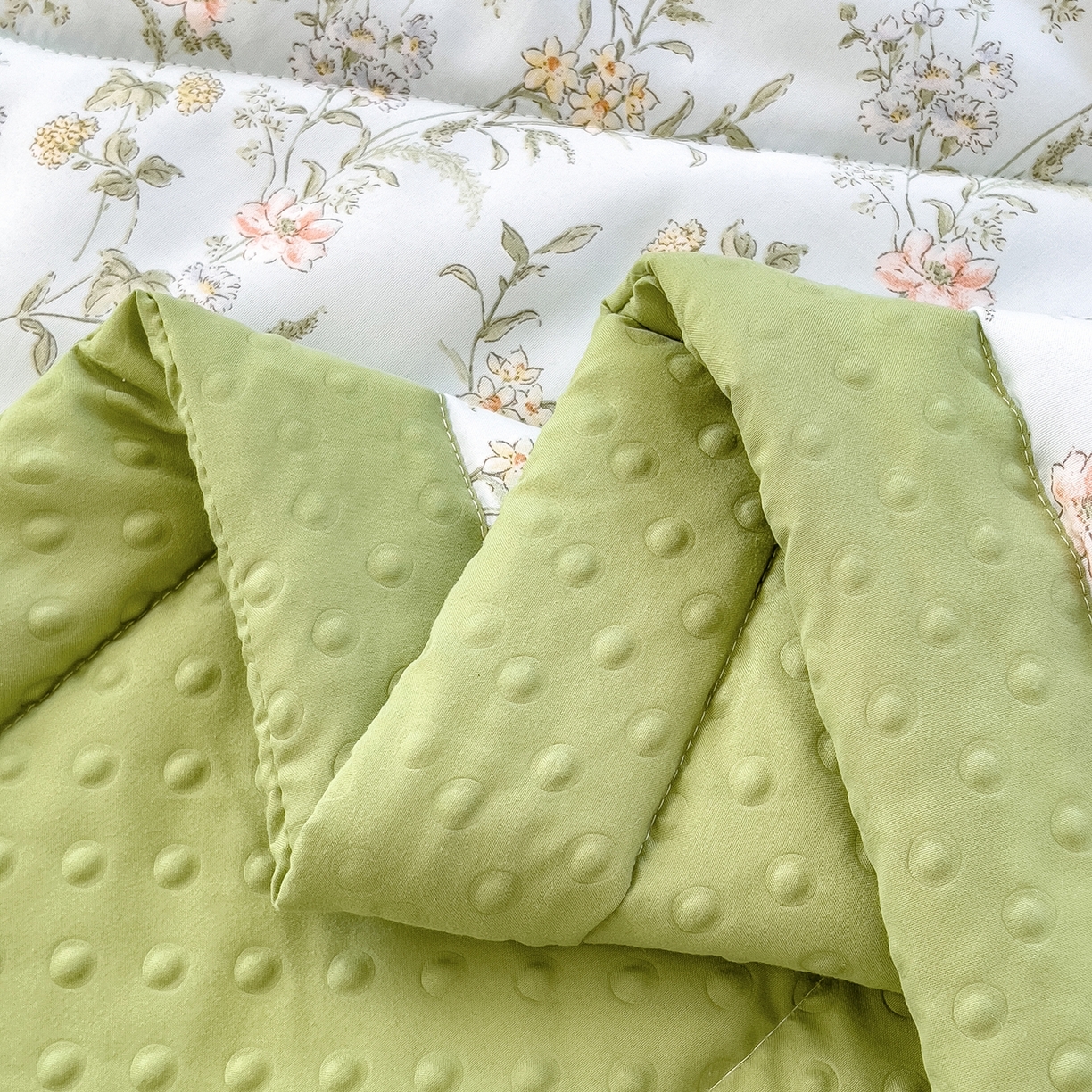 91家纺网 家纺一手货源 找家纺 斯尔顿 2026新款印花夏凉豆豆夏被手工包边被子被芯儿童 蔚蓝庄园