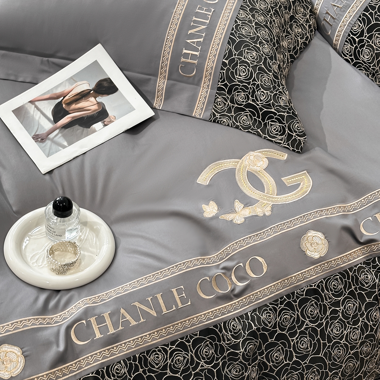 91家纺网 家纺一手货源 找家纺 置顶家纺 2026新款香芙亲肤提花刺绣四件套 香芙-高级灰