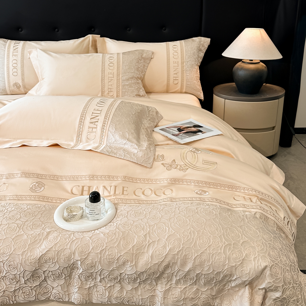 91家纺网 家纺一手货源 找家纺 置顶家纺 2026新款香芙亲肤提花刺绣四件套 香芙-浅香槟