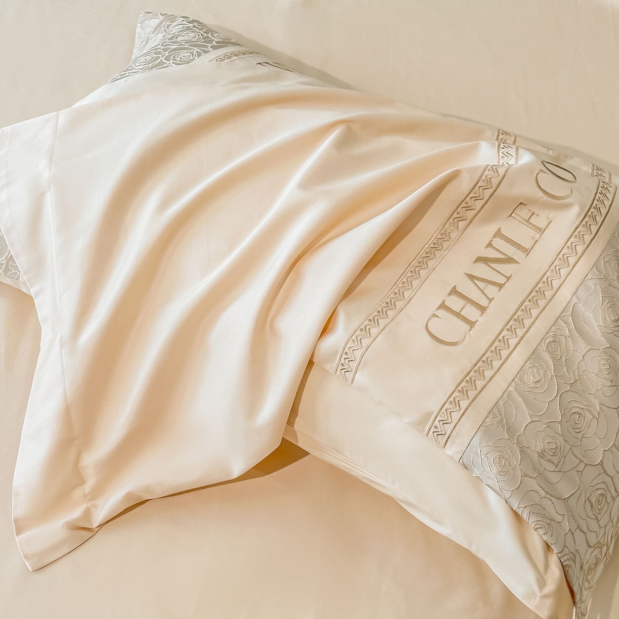 91家纺网 家纺一手货源 找家纺 置顶家纺 2026新款香芙亲肤提花刺绣四件套 香芙-浅香槟