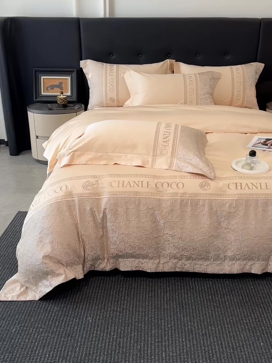 91家纺网 家纺一手货源 找家纺 置顶家纺 2026新款香芙亲肤提花刺绣四件套 香芙-浅香槟