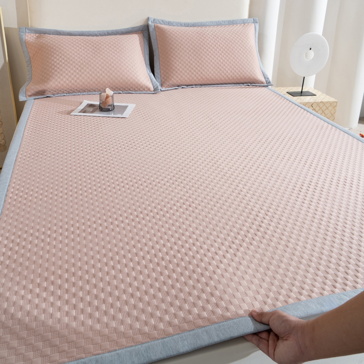 91家纺网 家纺一手货源 找家纺 凌云家纺 2026新款宽边锦纶凉感冰丝席三件套冰格空气席单凉席 冰格空气席-裸粉