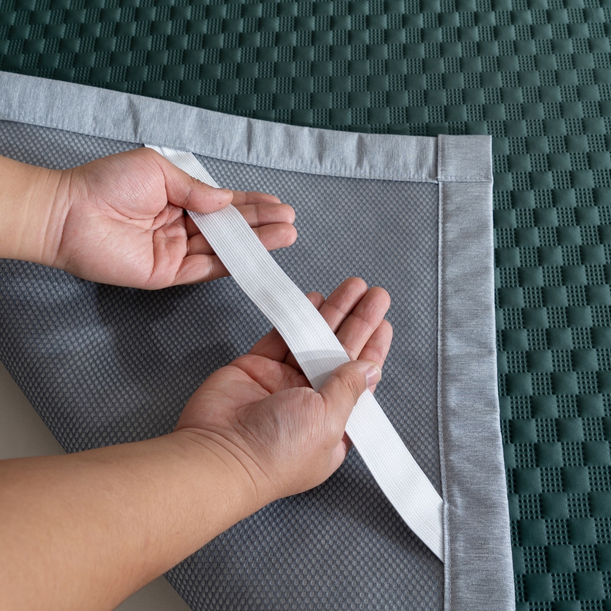 91家纺网 家纺一手货源 找家纺 凌云家纺 2026新款宽边锦纶凉感冰丝席三件套冰格空气席单凉席 冰格空气席-墨绿