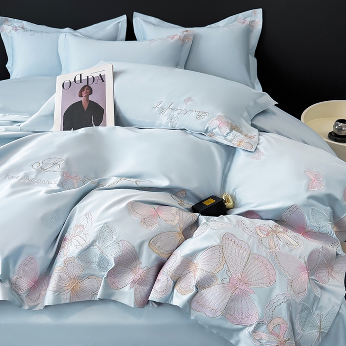 91家纺网 家纺一手货源 找家纺 女子家纺 2026新款刺绣亲肤棉轻奢四件套 花蝶 星辰蓝