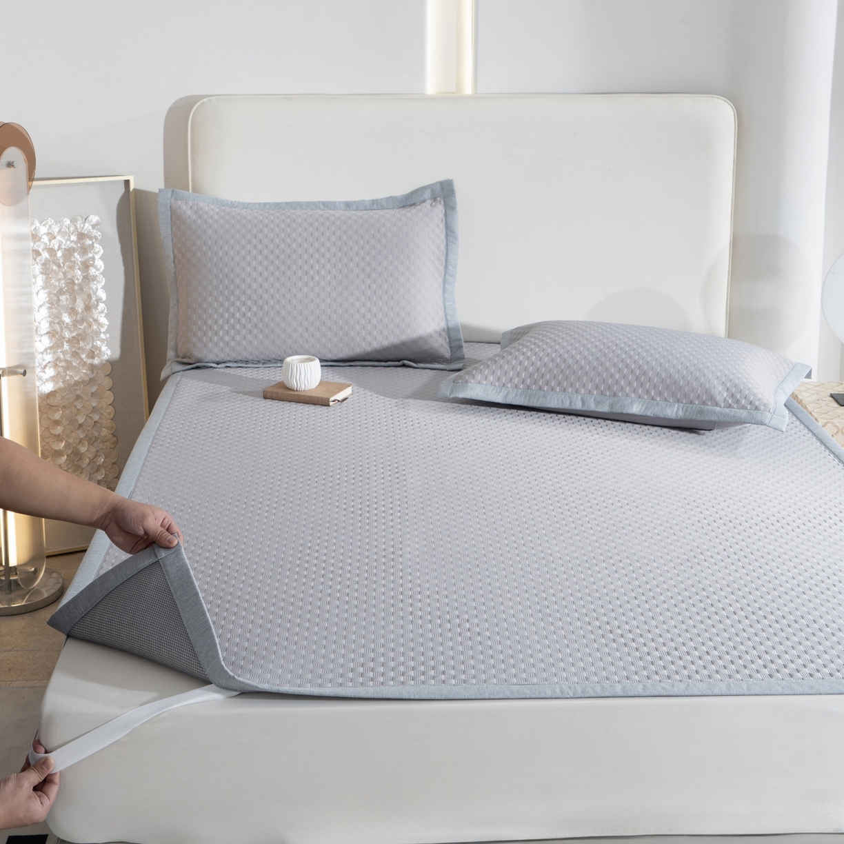 91家纺网 家纺一手货源 找家纺 凌云家纺 2026新款宽边锦纶凉感冰丝席三件套冰格空气席单凉席 冰格空气席-浅灰