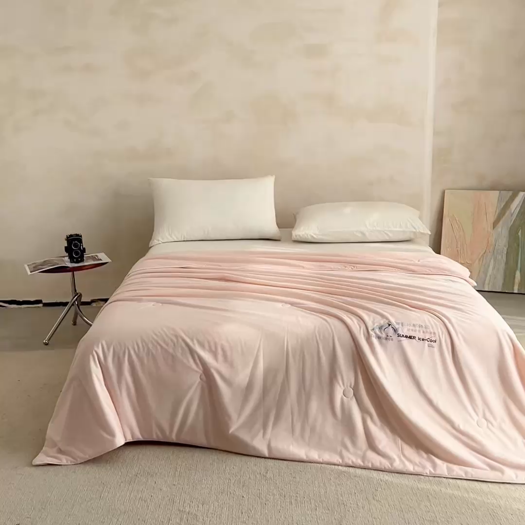 91家纺网 家纺一手货源 找家纺 （总）亿莱鑫 2026春夏新款纯色仿锦氨凉感夏被夏凉被空调被