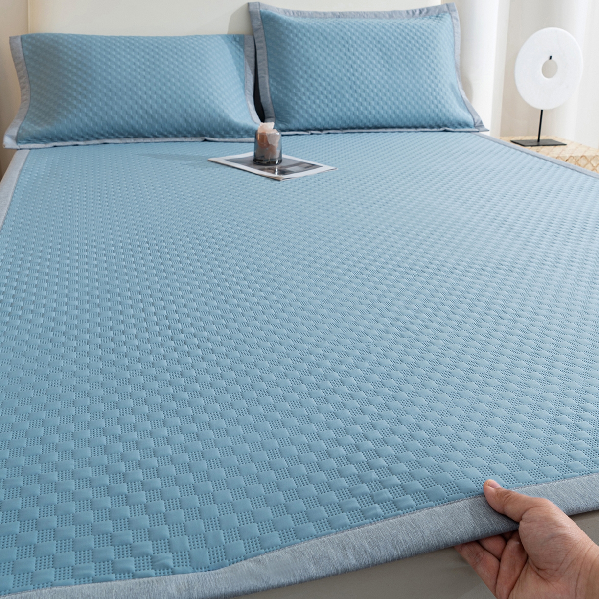 91家纺网 家纺一手货源 找家纺 凌云家纺 2026新款宽边锦纶凉感冰丝席三件套冰格空气席单凉席 冰格空气席-雅蓝