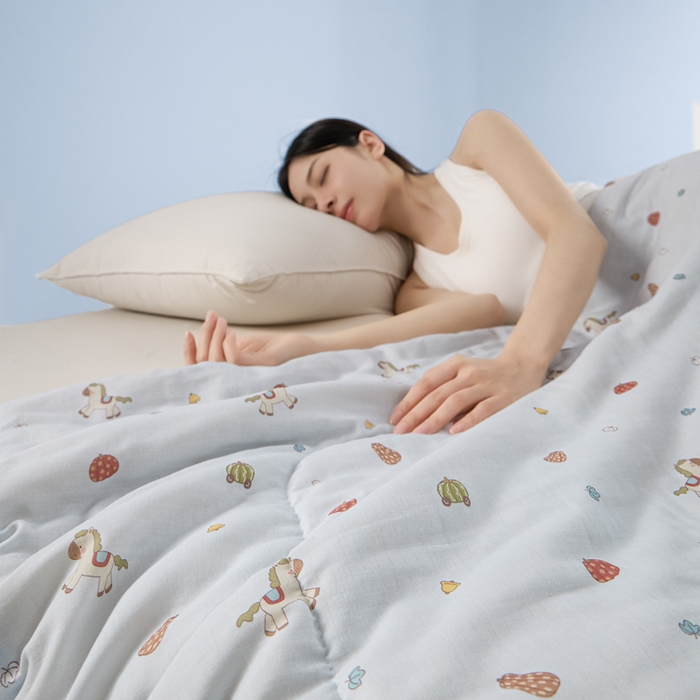 91家纺网 家纺一手货源 找家纺 金昱纺 2026春夏新款A类全棉双层纱棉花单夏被夏凉被空调被 南瓜马车-蓝