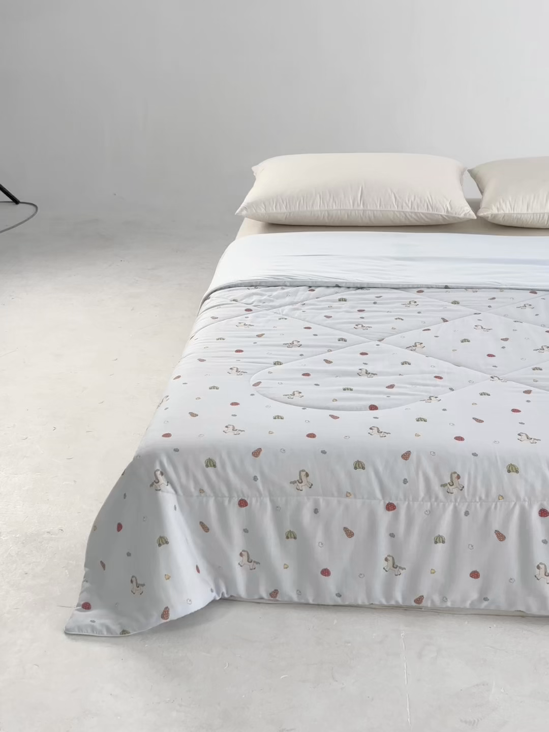 91家纺网 家纺一手货源 找家纺 金昱纺 2026春夏新款A类全棉双层纱棉花单夏被夏凉被空调被 南瓜马车-蓝