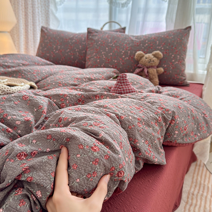 91家纺网 家纺一手货源 找家纺 竹合家纺 2026春夏新品高克重A类泡芙纱泡泡皱皱纱四件套花影里