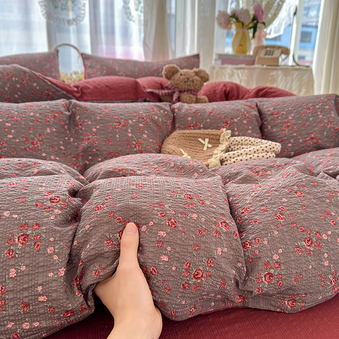 91家纺网 家纺一手货源 找家纺 竹合家纺 2026春夏新品高克重A类泡芙纱泡泡皱皱纱四件套花影里