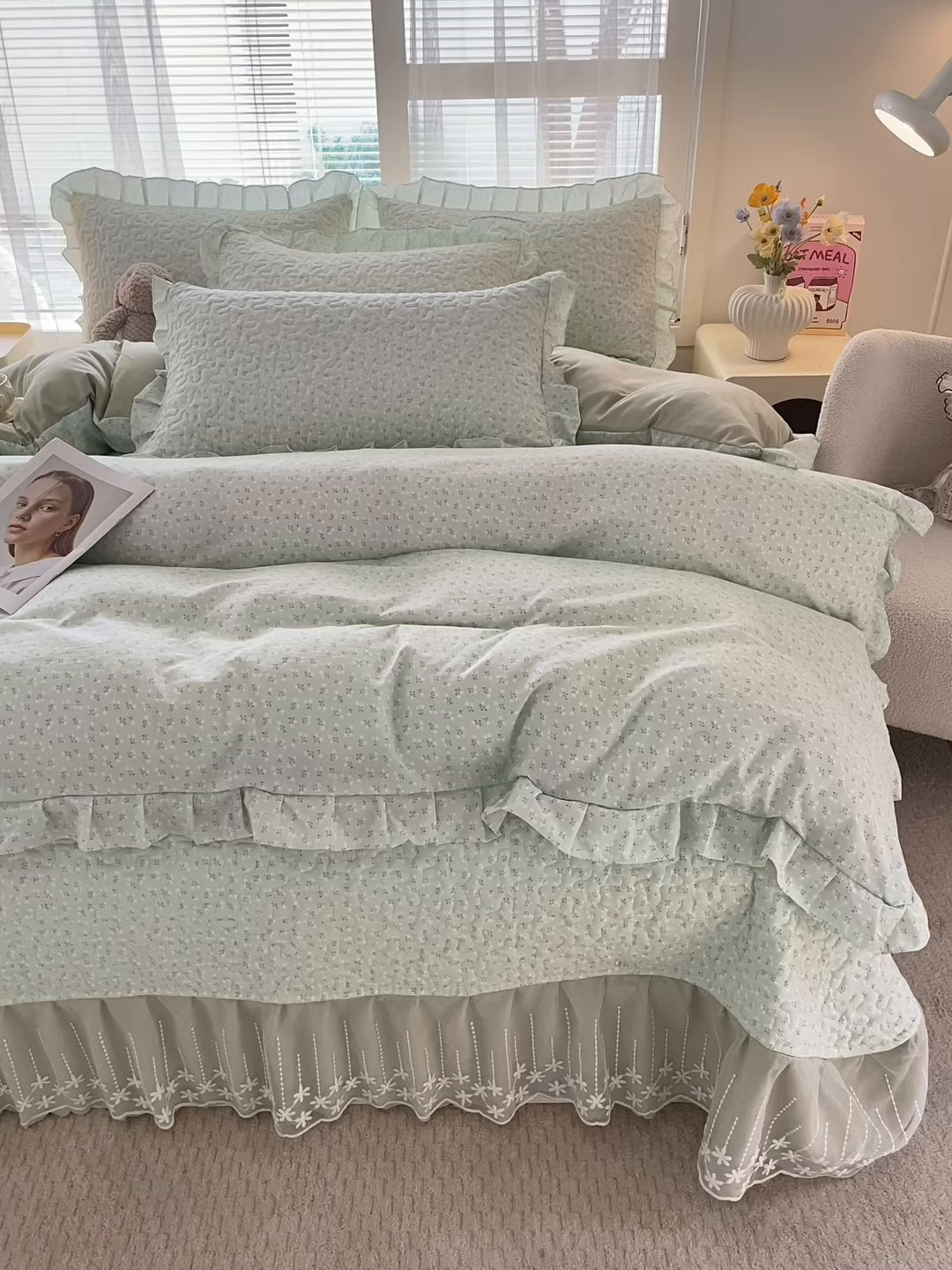 91家纺网 家纺一手货源 找家纺 艺慕家纺 2026新款直播热款古法仿棉水洗棉印花双层蕾丝花边床盖四件套 薄荷绿