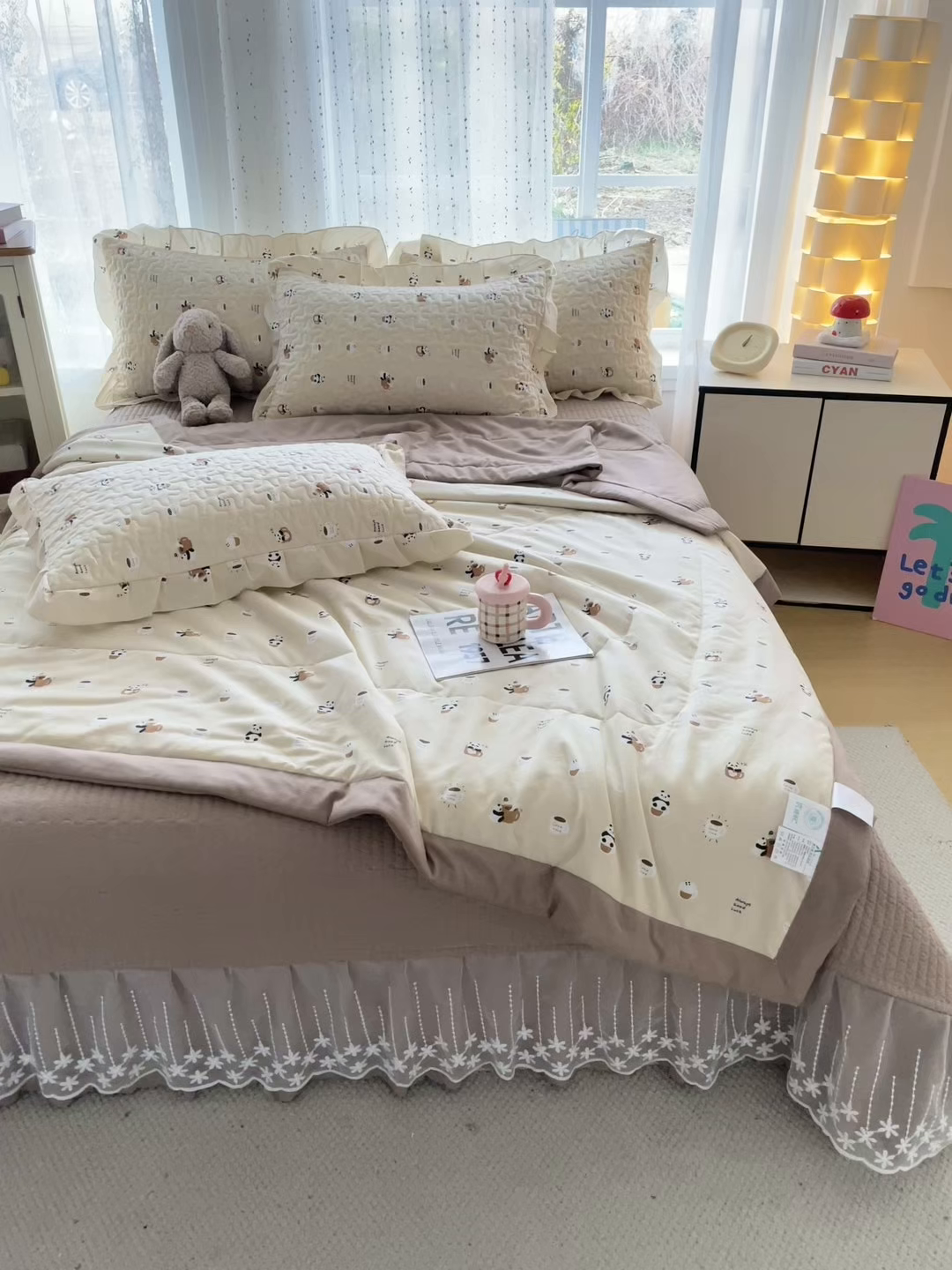 91家纺网 家纺一手货源 找家纺 艺慕家纺 2026新款直播热款古法仿棉AB版水洗棉印花双层蕾丝花边夏被床盖四件套 AB版-可爱熊仔