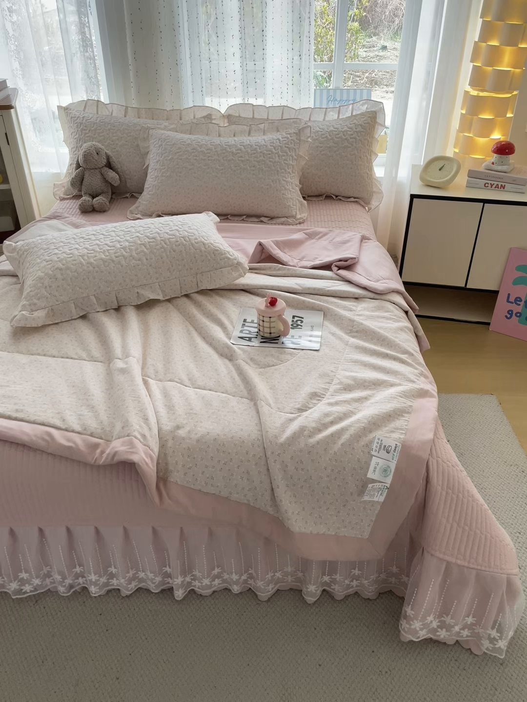 91家纺网 家纺一手货源 找家纺 艺慕家纺 2026新款直播热款古法仿棉AB版水洗棉印花双层蕾丝花边夏被床盖四件套 AB版-粉黛庄园