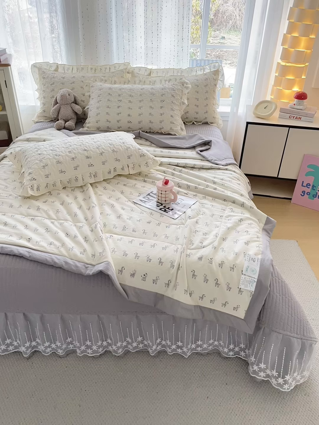 91家纺网 家纺一手货源 找家纺 艺慕家纺 2026新款直播热款古法仿棉AB版水洗棉印花双层蕾丝花边夏被床盖四件套 AB版-斑马乐园