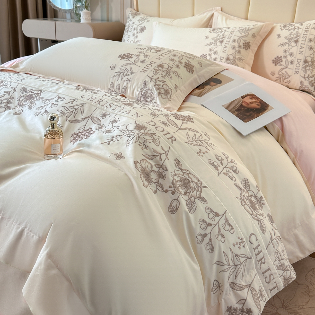 91家纺网 家纺一手货源 找家纺 （总）绒掌柜家纺（品质焕新） 2026新款喷气全棉纯棉刺绣宽边四件套-清韵系列-版权产品-礼盒装