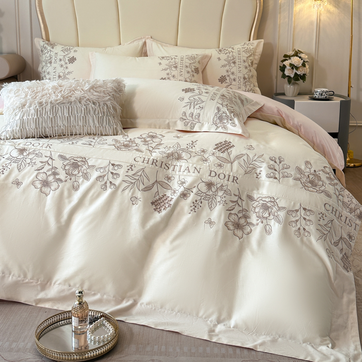 91家纺网 家纺一手货源 找家纺 （总）绒掌柜家纺（品质焕新） 2026新款喷气全棉纯棉刺绣宽边四件套-清韵系列-版权产品-礼盒装