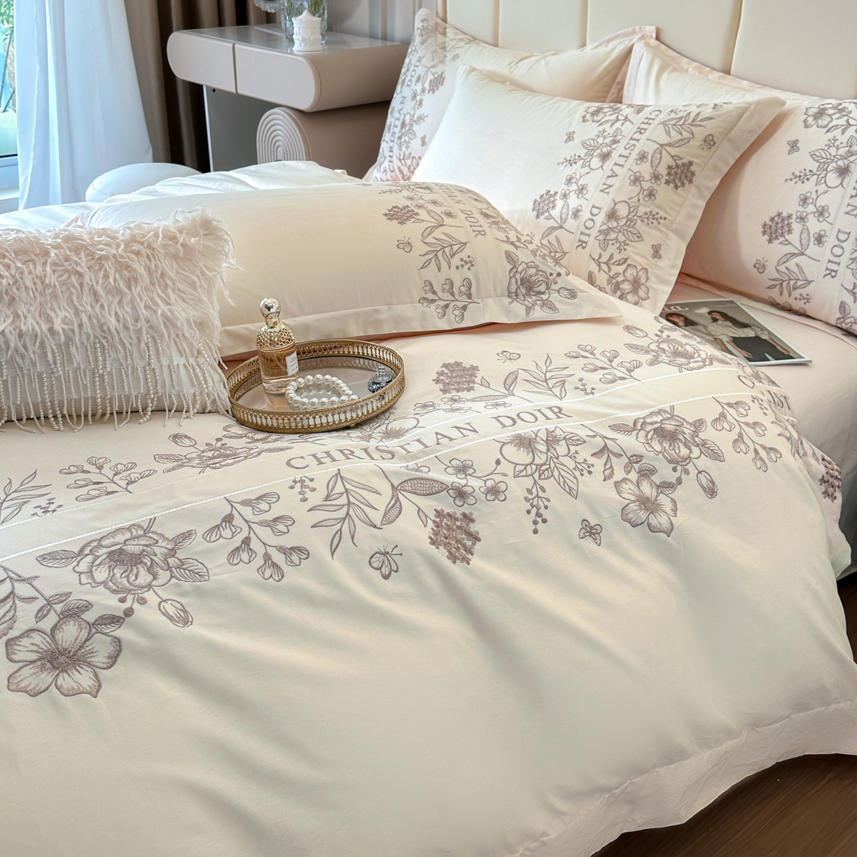 91家纺网 家纺一手货源 找家纺 （总）绒掌柜家纺（品质焕新） 2026新款喷气全棉纯棉刺绣宽边四件套-清韵系列-版权产品-礼盒装