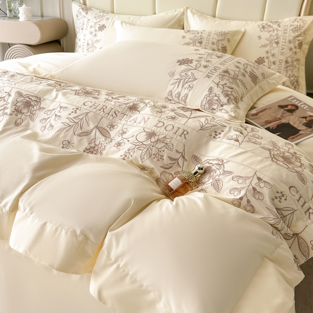 91家纺网 家纺一手货源 找家纺 绒掌柜家纺（品质焕新） 2026新款喷气全棉纯棉刺绣宽边四件套-清韵系列-版权产品-礼盒装 清韵-奶白