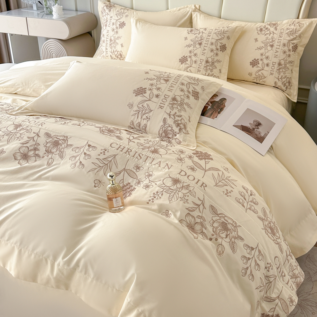 91家纺网 家纺一手货源 找家纺 绒掌柜家纺（品质焕新） 2026新款喷气全棉纯棉刺绣宽边四件套-清韵系列-版权产品-礼盒装 清韵-奶白