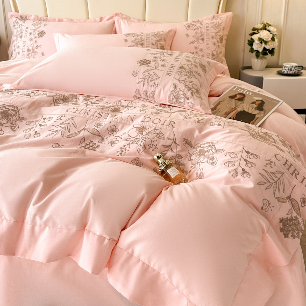 91家纺网 家纺一手货源 找家纺 绒掌柜家纺（品质焕新） 2026新款喷气全棉纯棉刺绣宽边四件套-清韵系列-版权产品-礼盒装 清韵-玉颜粉