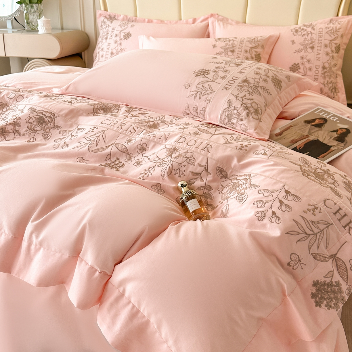 91家纺网 家纺一手货源 找家纺 绒掌柜家纺（品质焕新） 2026新款喷气全棉纯棉刺绣宽边四件套-清韵系列-版权产品-礼盒装 清韵-玉颜粉