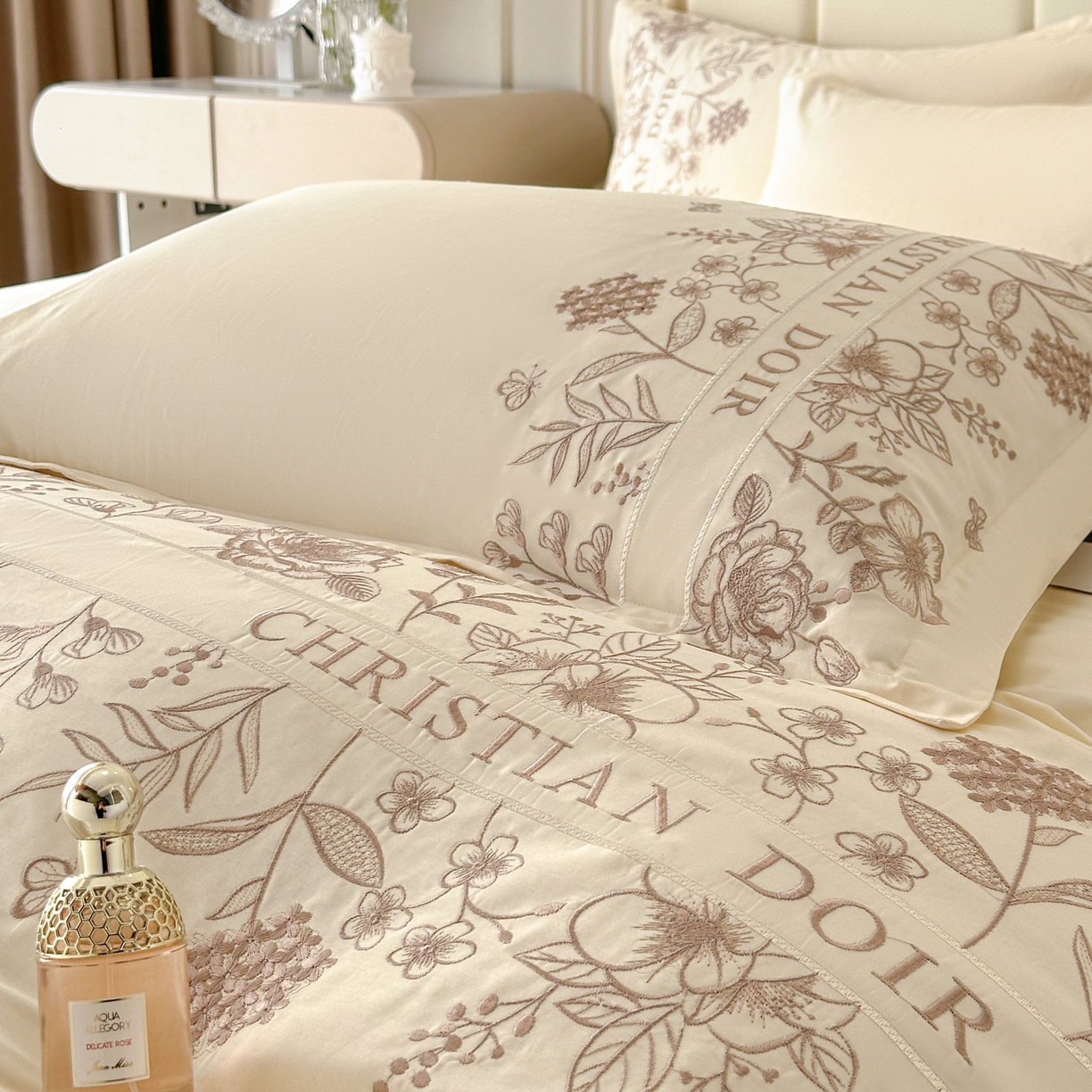 91家纺网 家纺一手货源 找家纺 绒掌柜家纺（品质焕新） 2026新款喷气全棉纯棉刺绣宽边四件套-清韵系列-版权产品-礼盒装 清韵-奶白