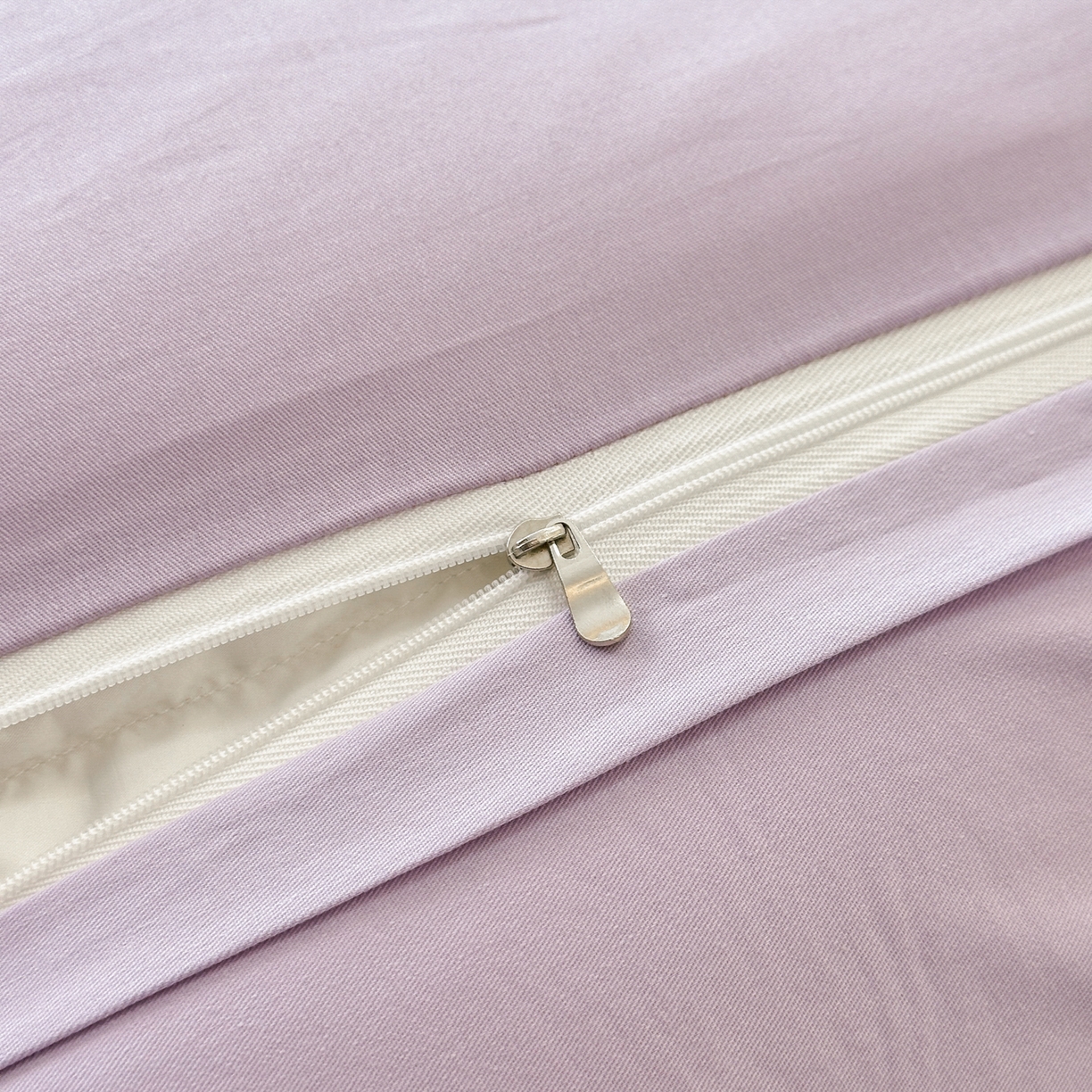 91家纺网 家纺一手货源 找家纺 绒掌柜家纺（品质焕新） 2026新款喷气全棉纯棉刺绣宽边四件套-清韵系列-版权产品-礼盒装 清韵-香芋紫