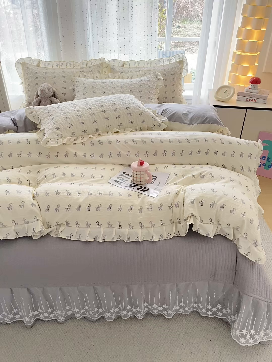 91家纺网 家纺一手货源 找家纺 艺慕家纺 2026新款直播热款古法仿棉AB版水洗棉印花双层蕾丝花边床盖四件套 AB版-斑马乐园