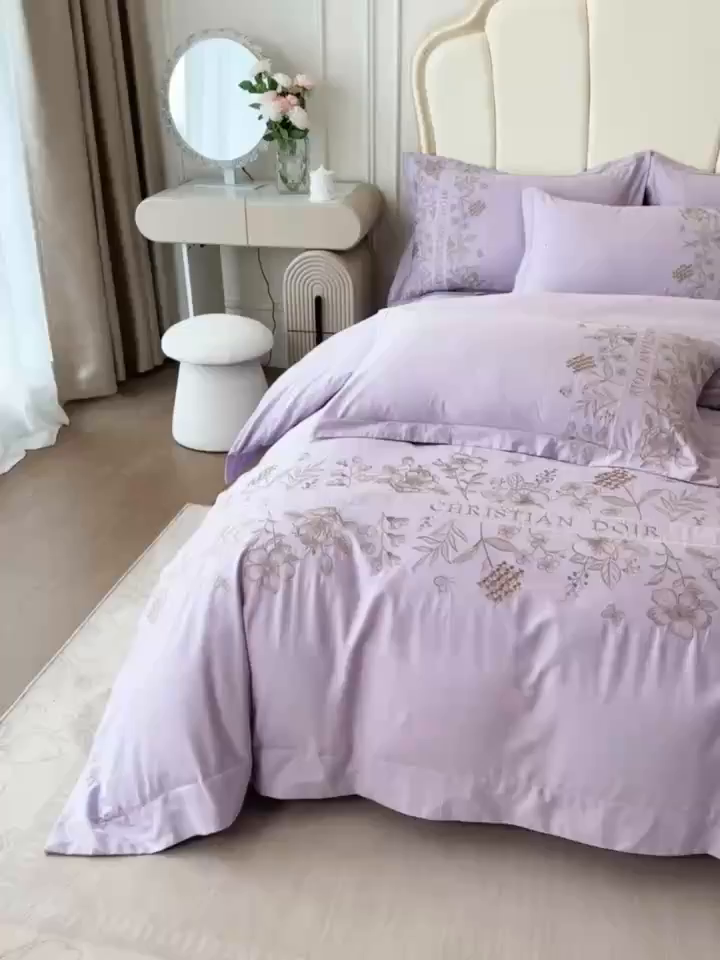 91家纺网 家纺一手货源 找家纺 绒掌柜家纺（品质焕新） 2026新款喷气全棉纯棉刺绣宽边四件套-清韵系列-版权产品-礼盒装 清韵-香芋紫