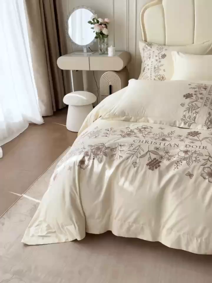 91家纺网 家纺一手货源 找家纺 绒掌柜家纺（品质焕新） 2026新款喷气全棉纯棉刺绣宽边四件套-清韵系列-版权产品-礼盒装 清韵-奶白