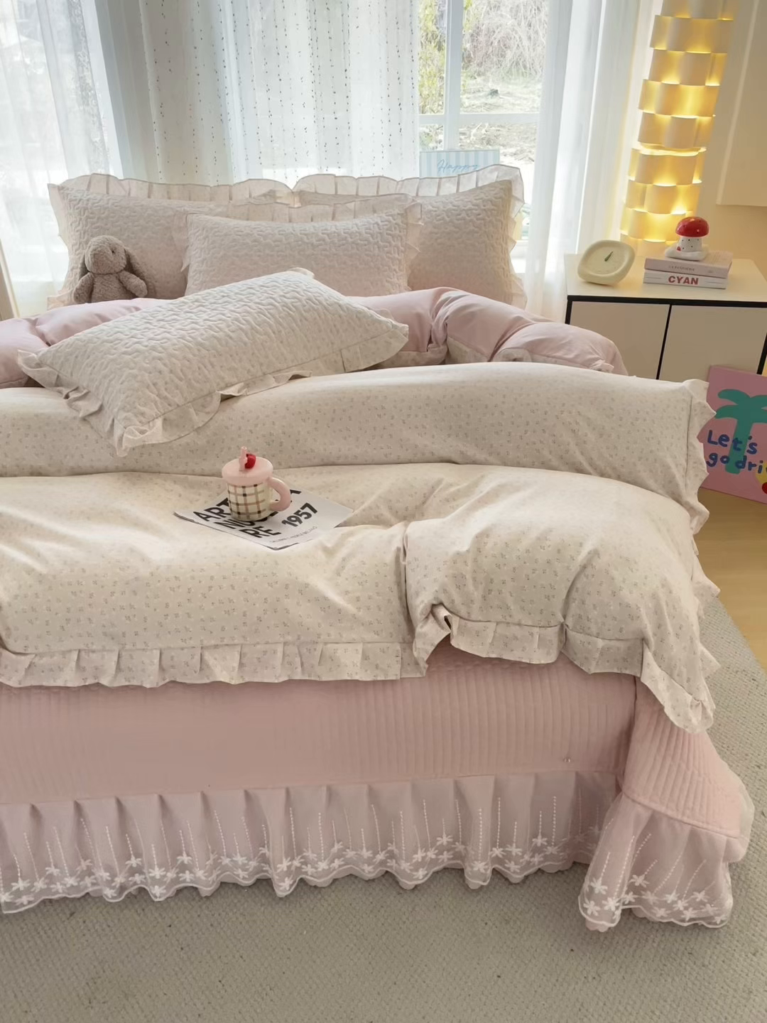 91家纺网 家纺一手货源 找家纺 艺慕家纺 2026新款直播热款古法仿棉AB版水洗棉印花双层蕾丝花边床盖四件套 AB版-粉黛庄园